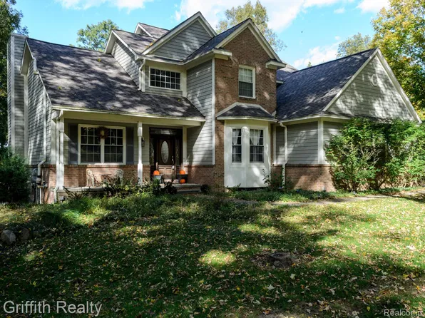 10183 Silver Lake Rd, Brighton, MI 48116