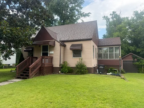 1108 W Walkup Ave, Carbondale, IL 62901