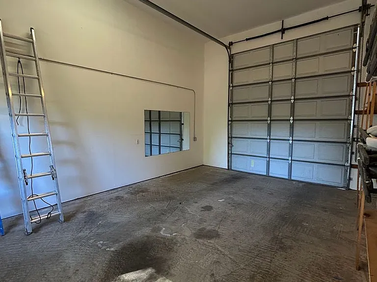 1661 Manzanita Ave — Photo 34