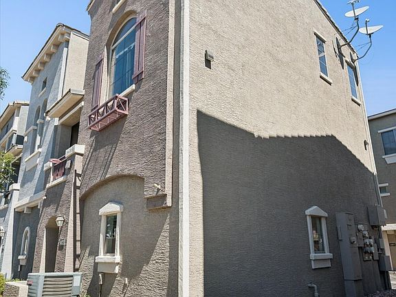 2nd image of 2402 E 5th St Unit 1427