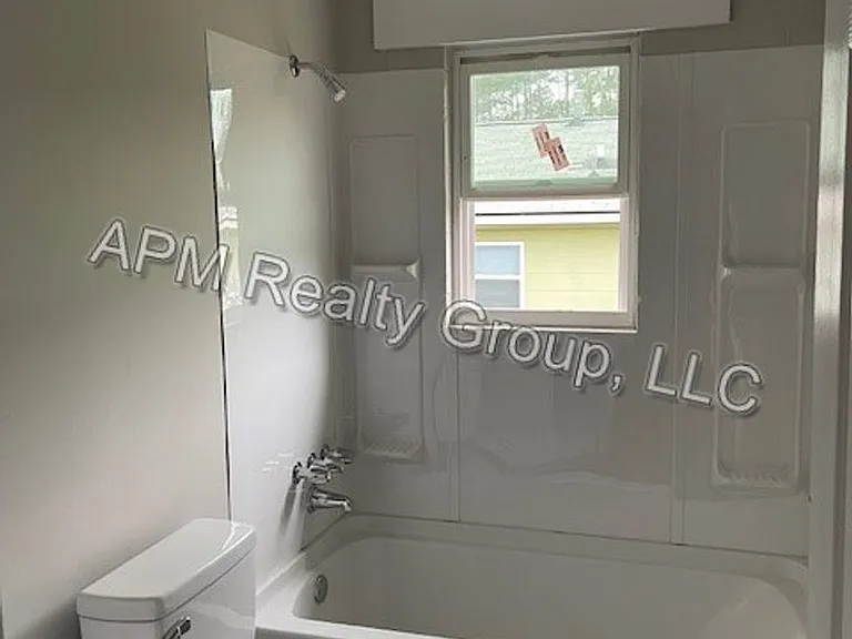 2719C Howell Ave — Photo 4