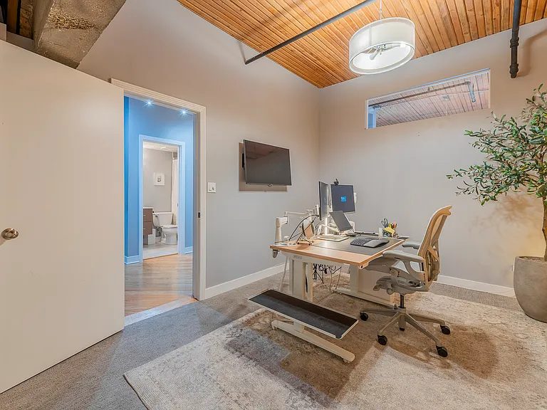 411 W Ontario St — Photo 15