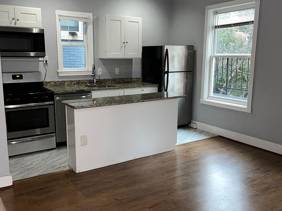 1st image of 10 E Madison St APT 1C