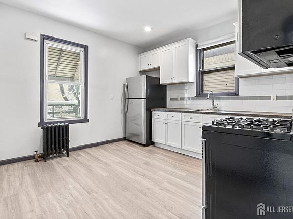 3rd image of 211 N 13th St