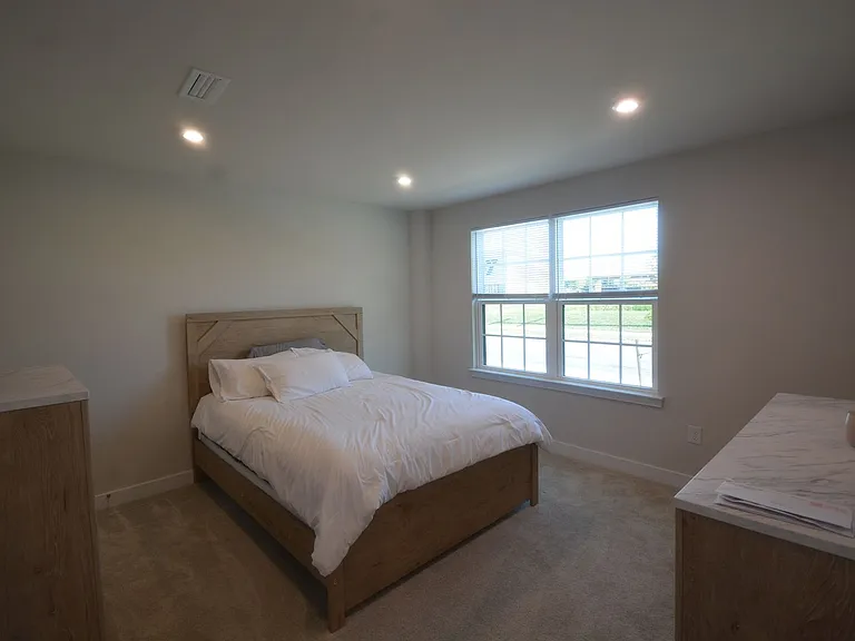 323 E Cochran St — Photo 24