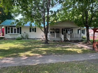 35 E 9th St, Litchfield, MN 55355