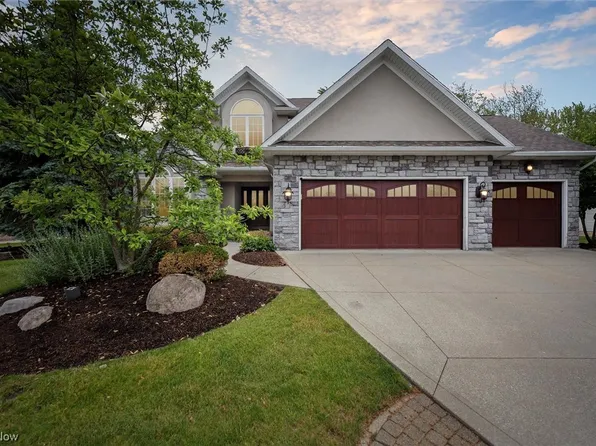392 Kilbridge Dr, Highland Heights, OH 44143