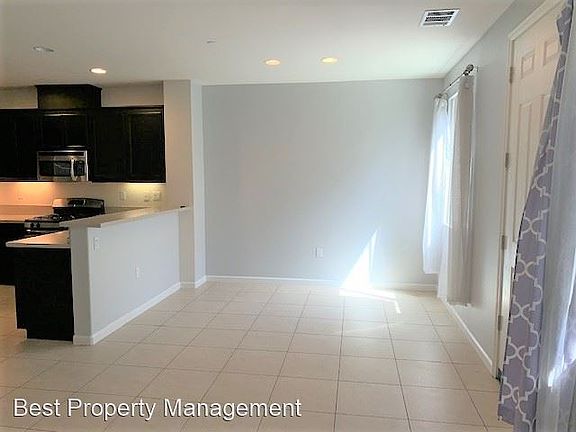 3rd image of 500 Old Oak Ln Unit 3