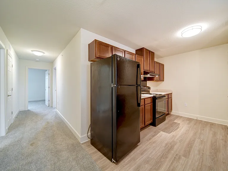 GRANITE POINTE — Photo 1