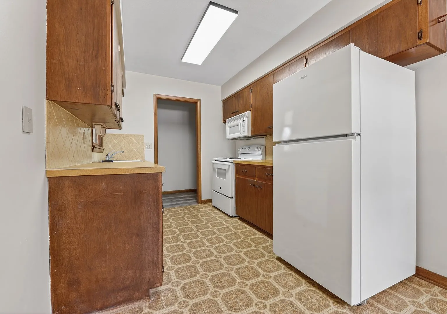 610 E Elaine — Photo 3