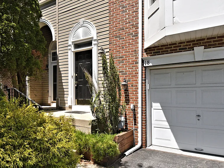 18 Norsham Way #1 — Photo 42