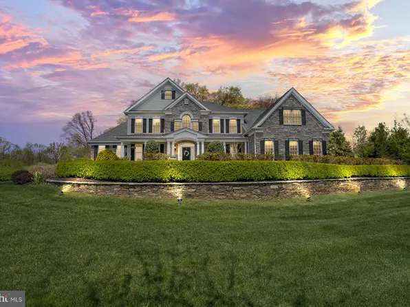 18 Weathervane Cir, Cream Ridge, NJ 08514