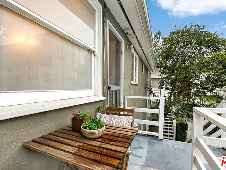 2427 Centinela Ave #G — Photo 12