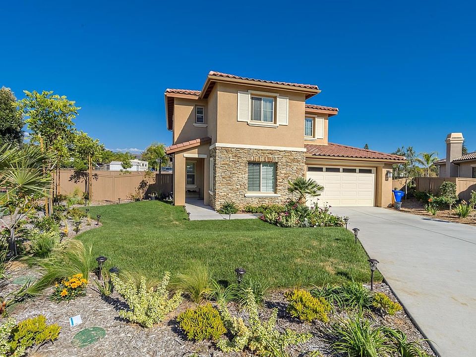 1st image of 322 Smiliana Ln