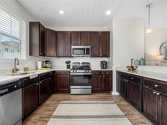 Beautiful Upgraded Kitchen with Granite countertops, Gas Stove, Stainless Steel appliances and Bar top