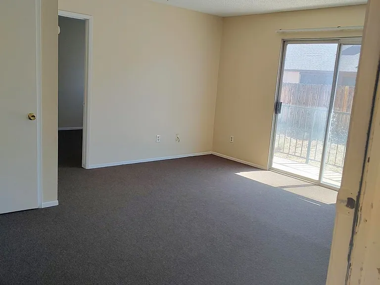 Broadway Apartments — Photo 11