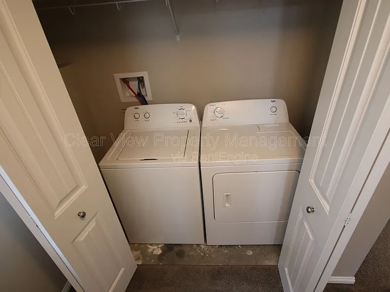 704 Mount Sundance Ln W — Photo 21