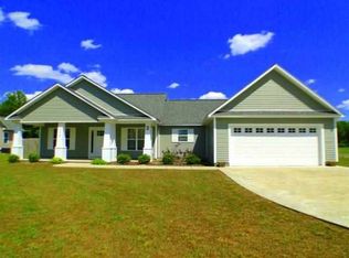 776 Comfort Rd, Richlands, NC 28574