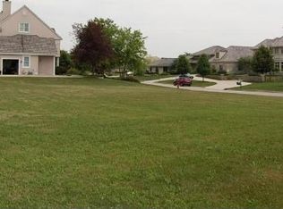 1504 E Bristlecone Dr, Hartland, WI
