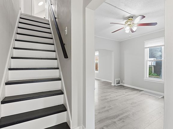 5th image of 908 19th Ave NE