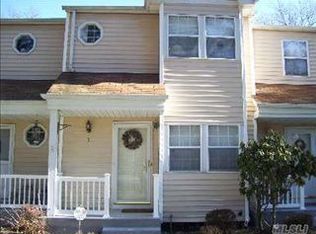 7 Rutledge Commons, Yaphank, NY 11980