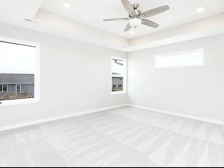 2823 22nd St SW — Photo 2