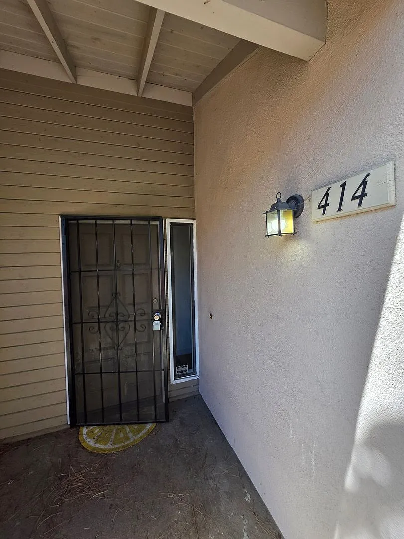 Newly Renovated 2 bedroom 2 bathroom Home in Costa Mesa — Photo 2