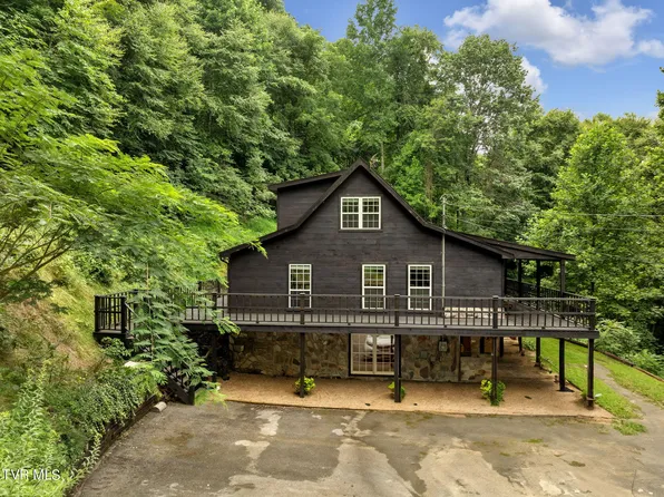121 Jay Pey Ln, Elizabethton, TN 37643