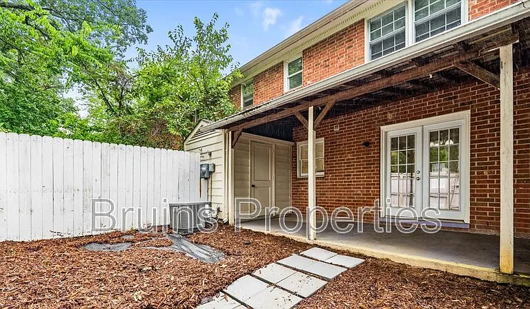 1825 Johnson St E #1 — Photo 15