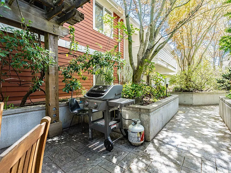Madrona Court — Photo 10