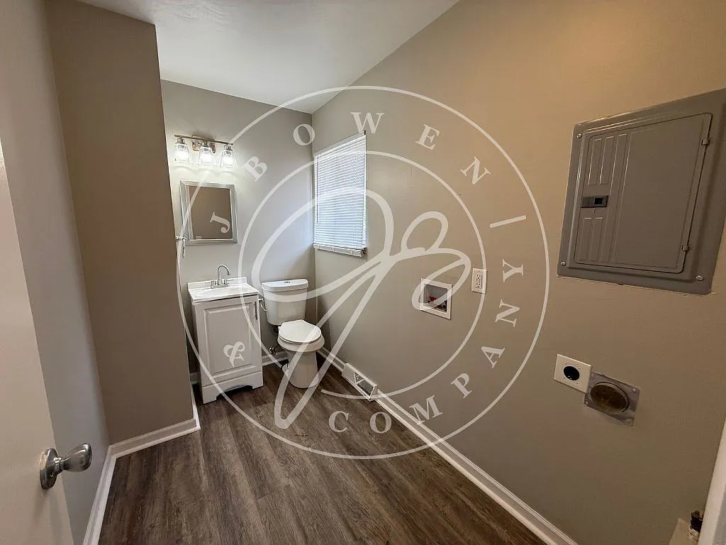 3 bed, 1.5 bath, 1075 sqft, $1,395 — Photo 3