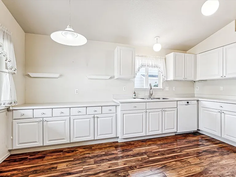 11228 W Progress Ave — Photo 2