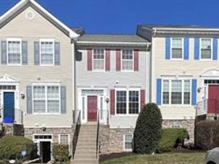 2724 Oak Leaf Ct — Photo 1