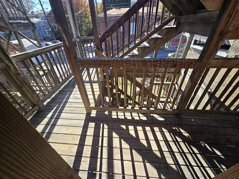 501 W Grace St #B — Photo 14