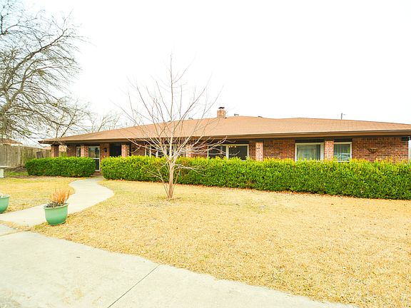 2nd image of 802 Joe Morse Dr
