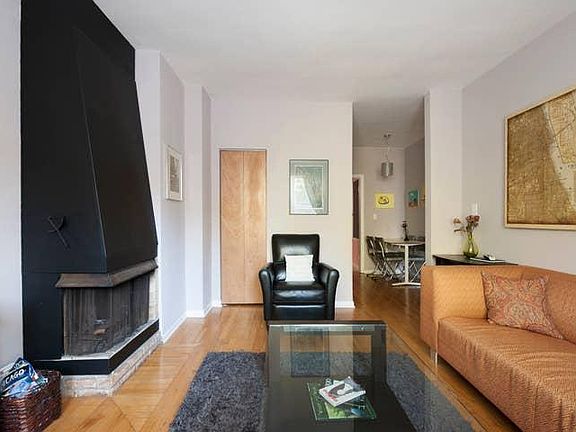 2nd image of 1936 N Hudson Ave #1R