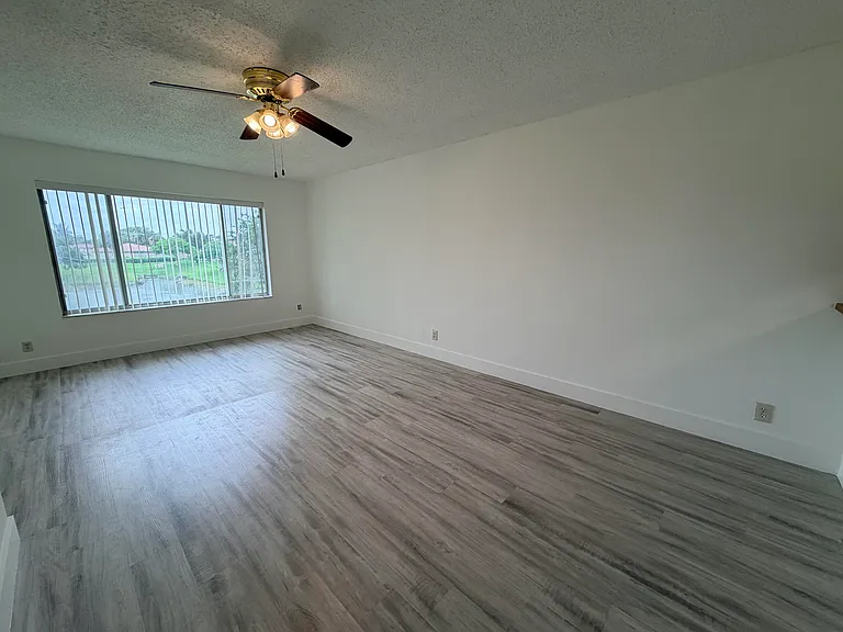 918 Twin Lakes Dr #8-M — Photo 18