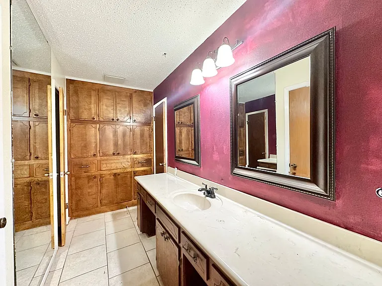 912 Laurie Ln — Photo 29