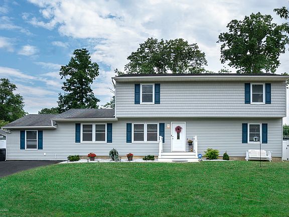 4th image of 1155 Dove St