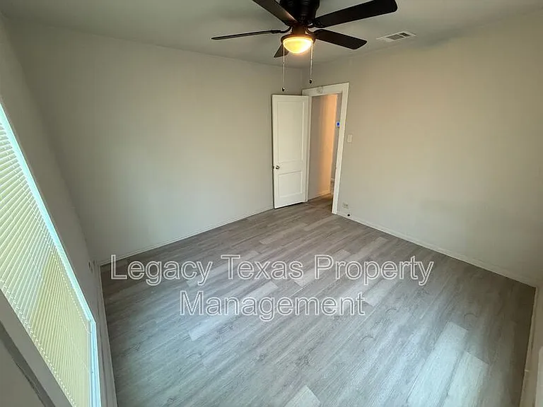 318 College St #B — Photo 12