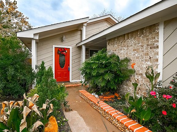 4th image of 17403 Davenway Dr