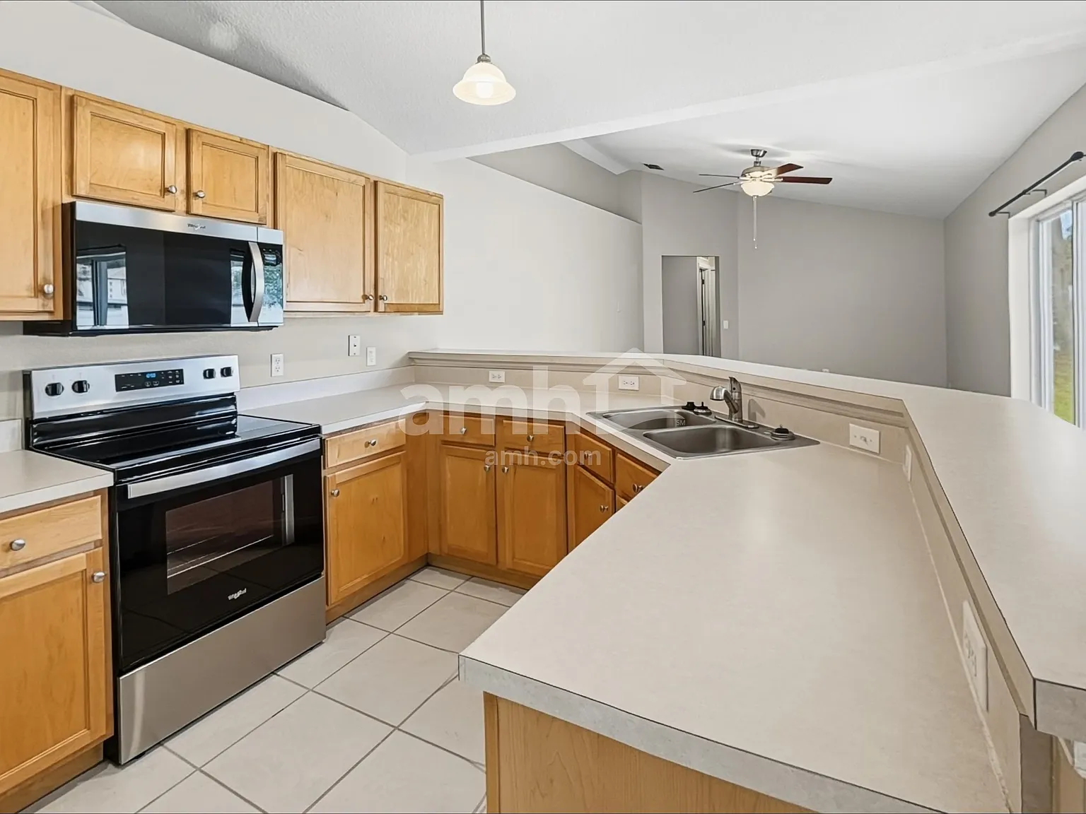 4 bed, 2.0 bath, 1734 sqft, $2,215 — Photo 3