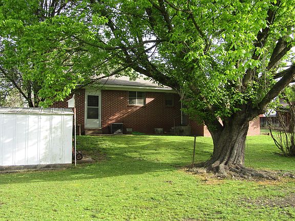 3rd image of 303 W 6th St