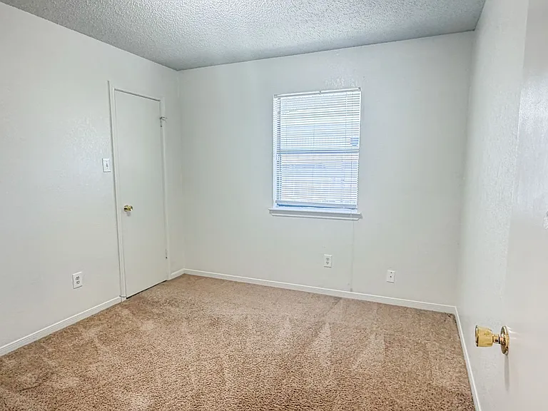 402 Alpine St — Photo 8