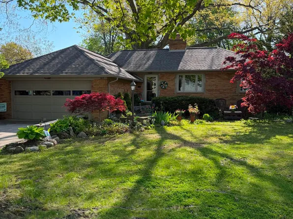 565 Bassett Rd, Bay Village, OH 44140