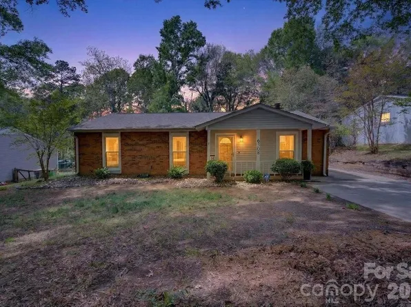 6308 Pineburr Rd, Charlotte, NC 28211