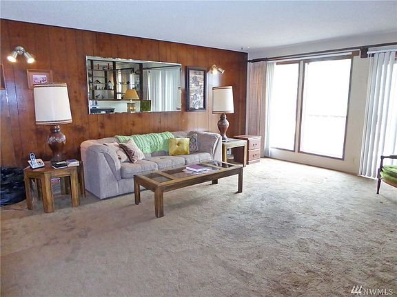 2nd image of 122 Roosevelt Ave