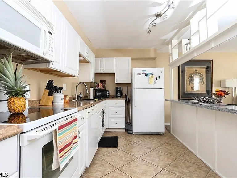 4901 Victoria Dr #204 — Photo 6