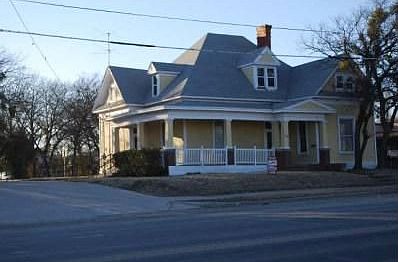 2nd image of 222 S Waco St