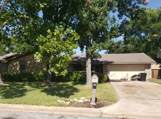 516 Dean Dr, Denison, TX 75020